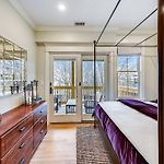 Contemporary Farmhouse-Style Retreat Near T