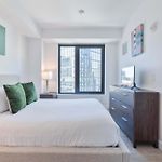 Seaport Retreat - Rooftop Pool & Gym