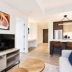 Luxury Seaport Stay Rooftop & Pool