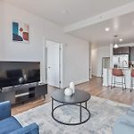 Modern Apt Heart Of Seaport