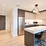 Luxury Seaport Stay Rooftop & Pool