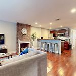 Spacious 1B In Faneuil Hallquincy Market
