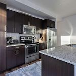 Waterfront Luxury Living & Walk To Dining