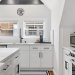 Bright And Spacious 3Br Apt, Gated 2 Car Parking