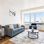 Chic Waterfront Apartment In Boston