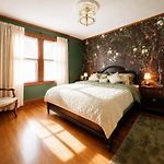 Charming 3Br Boston Stay Garage Ev, Pool Table
