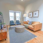 Unbeatable Location Newbury Street 1Br