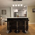 Modern 3 Bedroom With Parking In Boston
