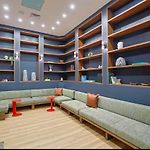Central 2Br Cozy Condo Near Harvard Boston Retreat W Workspace & Game Room