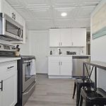 2Br Near Airport Public Transit To Downtown