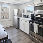 2Br Near Airport Public Transit To Downtown