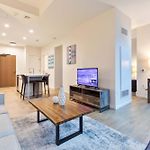 Modern Apt In Seaport With Gym