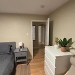 Modern 3 Bedroom With Parking In Boston