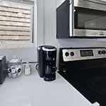 2Br Near Airport Public Transit To Downtown