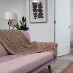 Central King 1Br Near Harvard Gym Washer Dryer Parking