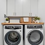 Spacious 5 Bedroom Boston Home Near Train & Parking