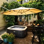 Bright King Suite, Massage Chair & Private Bath