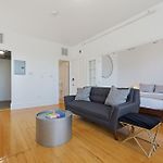 Back Bay Stay Near Green Line, Dining & Hynes