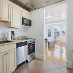 Back Bay Stay Near Green Line, Dining & Hynes