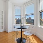 Back Bay Stay Near Green Line, Dining & Hynes