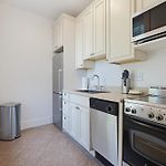 Boston Brownstone, Steps To Shopping & Dining