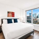 Spacious Apt In Seaport