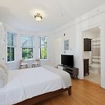 Boston Brownstone, Steps To Shopping & Dining