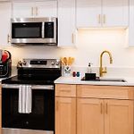 Modern Studio Near Logan With Private Entrance