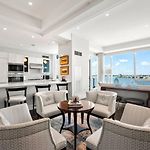Apartment Spacious Living View