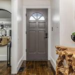 Luxury Designer Suite 2Br With Sunroom