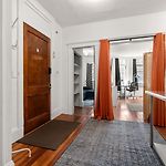 Boston Room By Cleveland Circle & Bc