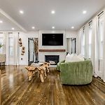 Luxury Designer Suite 2Br With Sunroom