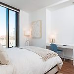 Back-Bay Central Condo W Roof Top Gym & Parking