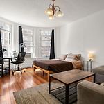 Boston Room By Cleveland Circle & Bc