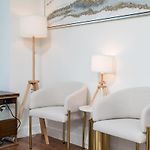 Back-Bay Central Condo W Roof Top Gym & Parking