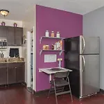 Downtown Studio Apt, Lots Of Natural Light