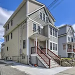Renovated Apt - Walk To Downtown Transit! Holiday home *