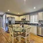 Renovated Apt - Walk To Downtown Transit!