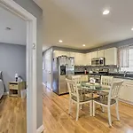 Renovated Apt - Walk To Downtown Transit!