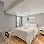 Renovated Apt - Walk To Downtown Transit! *