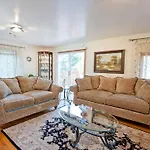 Modern Beautiful Apartment-5 Beds-full Kitchen-parking-super Clean-great For Groups *