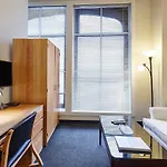 Studio Ready 4 Students & Traveling Professionals! 310 Apartment *