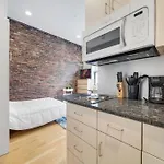 Simple Furnished Studio In The Heart Of Boston