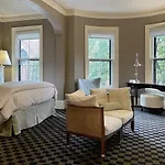 Clarendon Square 4* Boston
