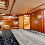 2br Spacious & Comfy 43' Yacht - Heat & Ac - On The Freedom Trail - Nights Sleep