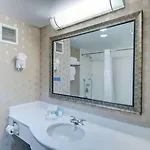 Hampton & Crosstown Center 3*