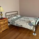 Beautiful Victorian House, Homestay Boston