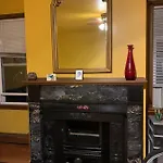 Beautiful Victorian House, Homestay Boston