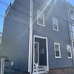 Lovely Two Bedroom In South Apartment *
