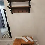 Comfy And Chic Apartment! Free Parking